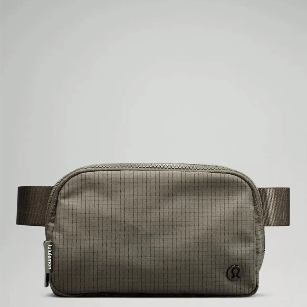 **NWT** Everywhere Belt Bag Carob Brown/Black